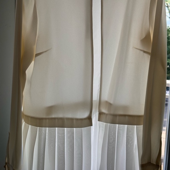 Beautiful Club Monaco blouse - Picture 4 of 9